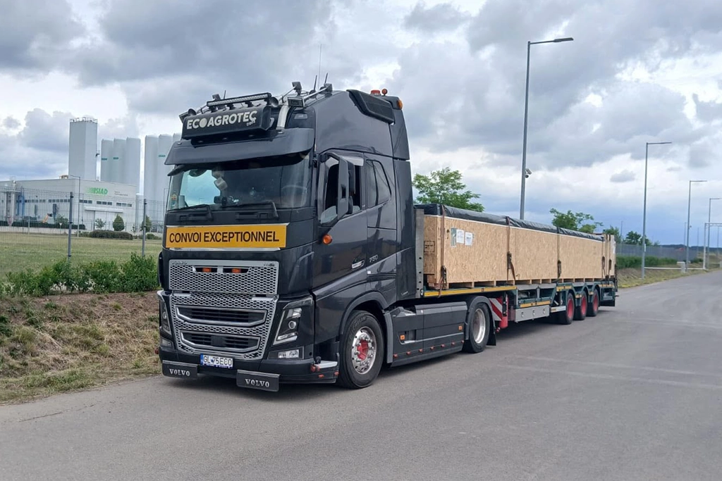 Camion performant din flota Ecoagrotec Trans pregătit pentru transport excepțional